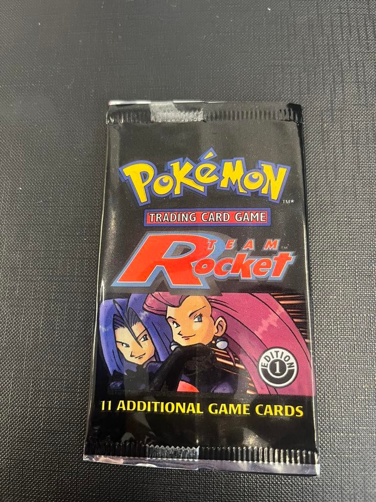 Pokemon booster empty rocket first edition, Hobby en Vrije tijd, Verzamelkaartspellen | Pokémon, Ophalen of Verzenden, Zo goed als nieuw