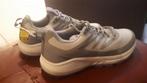 Sportschoenen splinternieuw! (38), Kleding | Dames, Sportschoenen, Nieuw, Ophalen of Verzenden, Grijs
