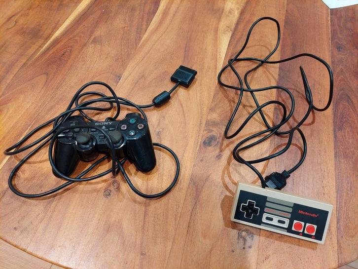 Controllers PS2 en NES, Spelcomputers en Games, Spelcomputers | Overige Accessoires, Gebruikt, Ophalen of Verzenden