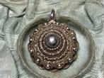 ANTIEKE ZILVER HANGER MET ZEEUWSE KNOP VAN KLEDERDRACHT, Sieraden, Tassen en Uiterlijk, Verzenden, Zilver, Hanger