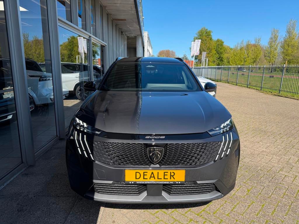 Peugeot 5008 1.2 Hybrid 145 GT 7p. CAMERA , NAViGATIE, 145 pk, Gebruikt, Zwart, 1199 cc