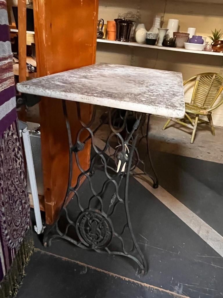 94) Brocante tuintafel met een marmeren blad, Ophalen, Overige materialen, Gebruikt, .