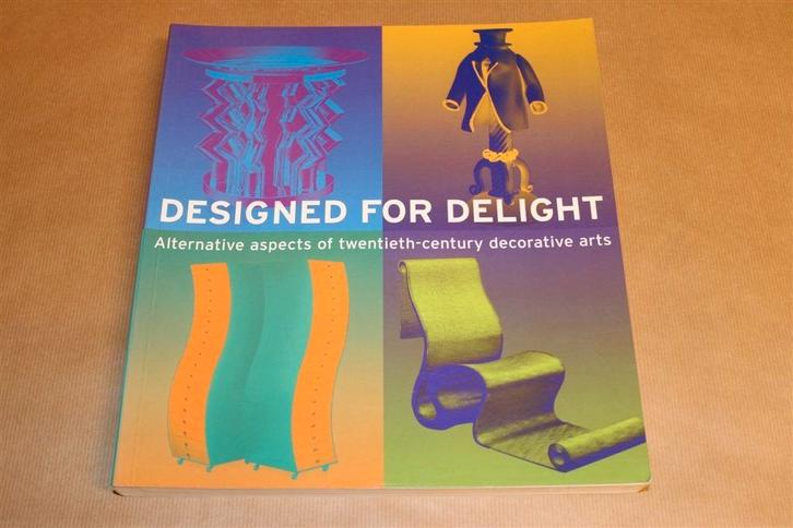 Designed For Delight — 20e Eeuwse Decoratieve Kunst, Boeken, Kunst en Cultuur | Fotografie en Design, Zo goed als nieuw, Fotografen