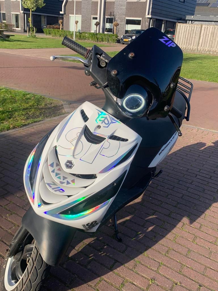 Zip 125cc op brom, Fietsen en Brommers, Scooters | Piaggio, Zo goed als nieuw, Zip, Benzine, Ophalen