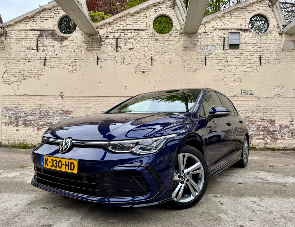 Volkswagen Golf 8 R-Line | Matrix LED | Dealer onderhouden, Voorwielaandrijving, Zwart, 4 cilinders, Blauw