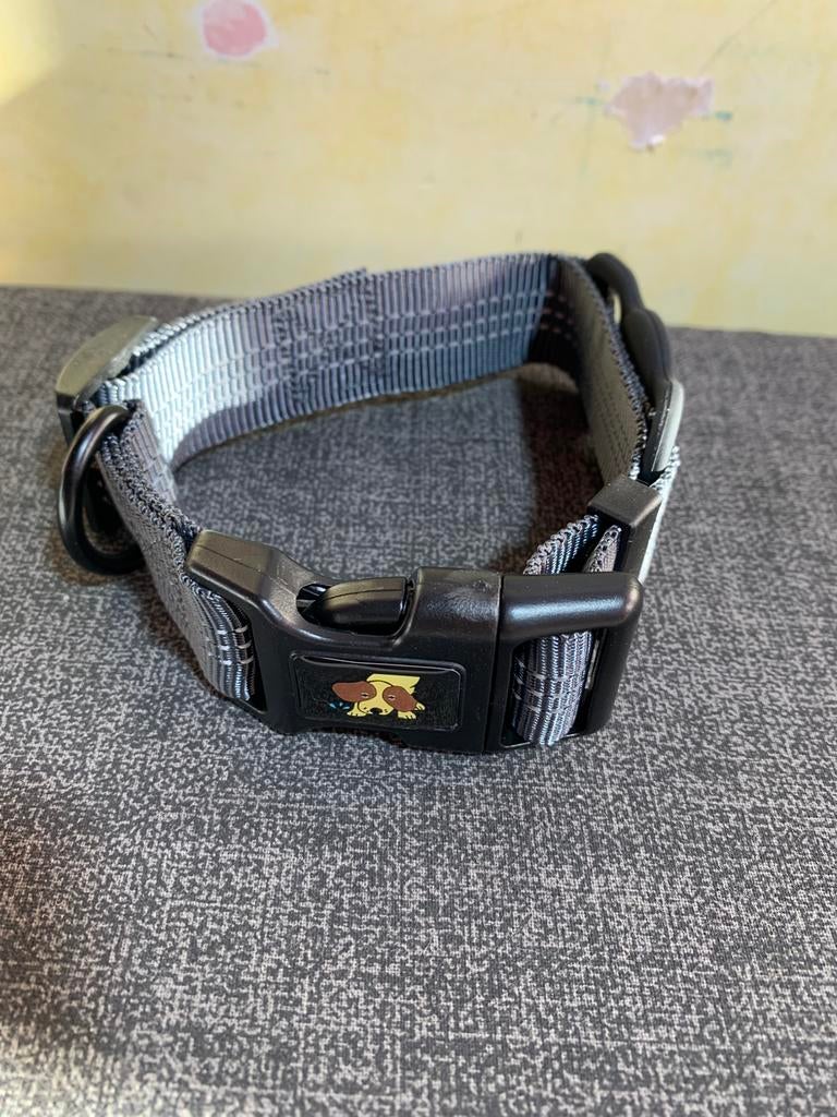 Nieuwe honden halsband blauw grijs met hondjes afbeelding, Ophalen of Verzenden, Nieuw