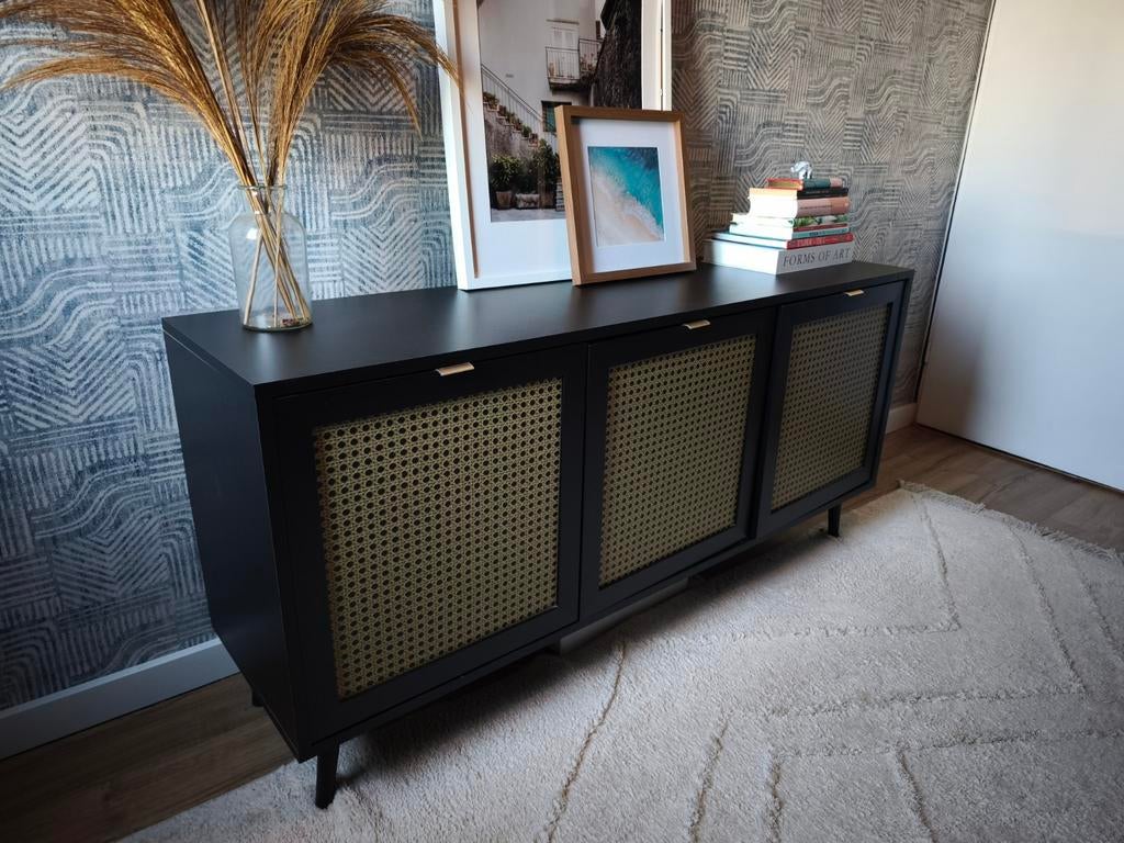 Zwart dressoir met rietprint - 150x70x40 cm, Huis en Inrichting, Kasten | Dressoirs, Ophalen, Overige materialen, Gebruikt, Modern, Bohemian