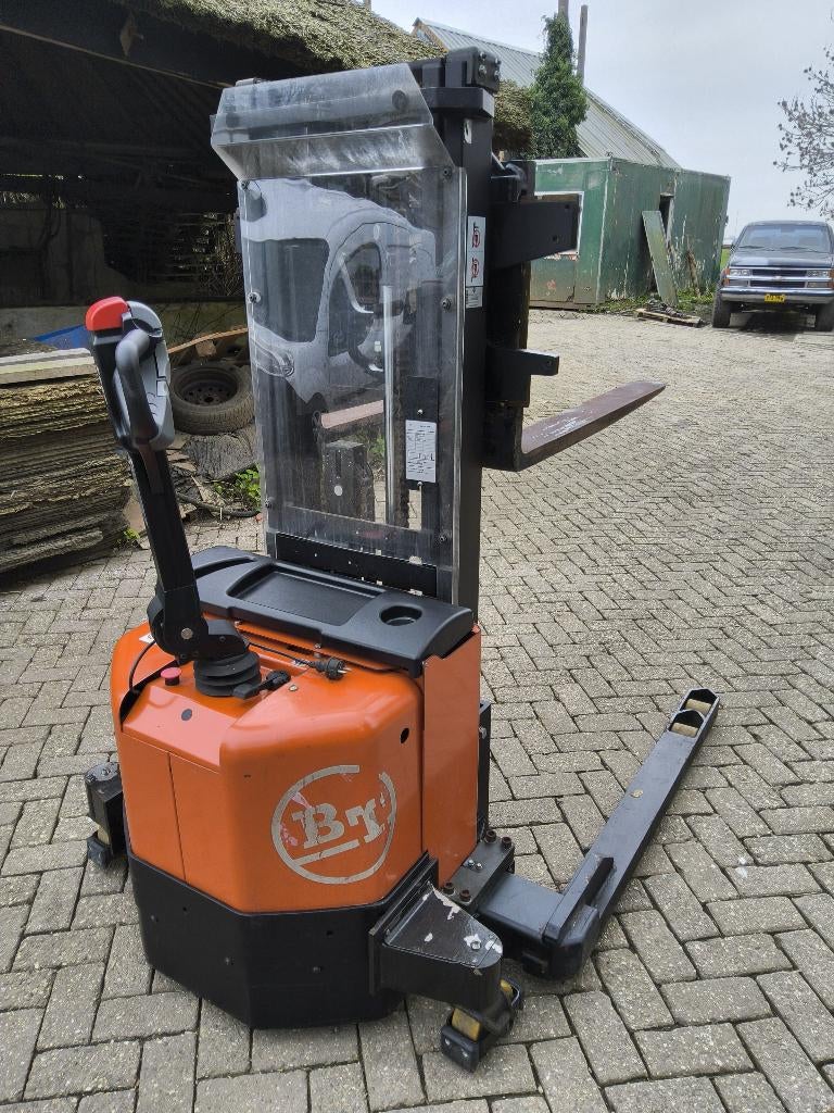 Te Koop B.T stapelaar 1200 kilo, Ophalen, Stapelaar, 1000 tot 2000 kg, BT