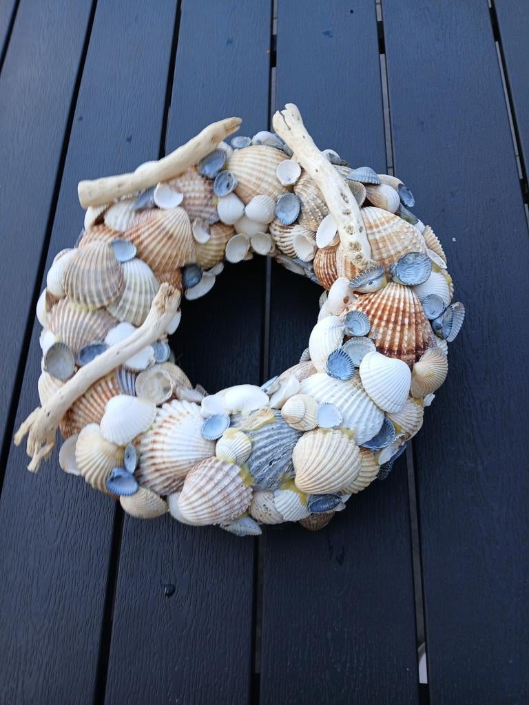 Zelfgemaakte schelpenkrans., Ophalen of Verzenden