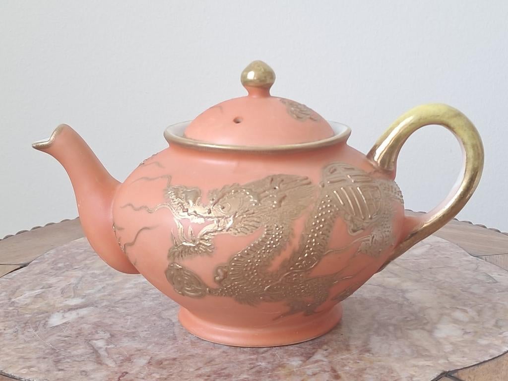 Chinees porseleinen theepot met beschilderde gouden draak, Antiek en Kunst, Ophalen of Verzenden