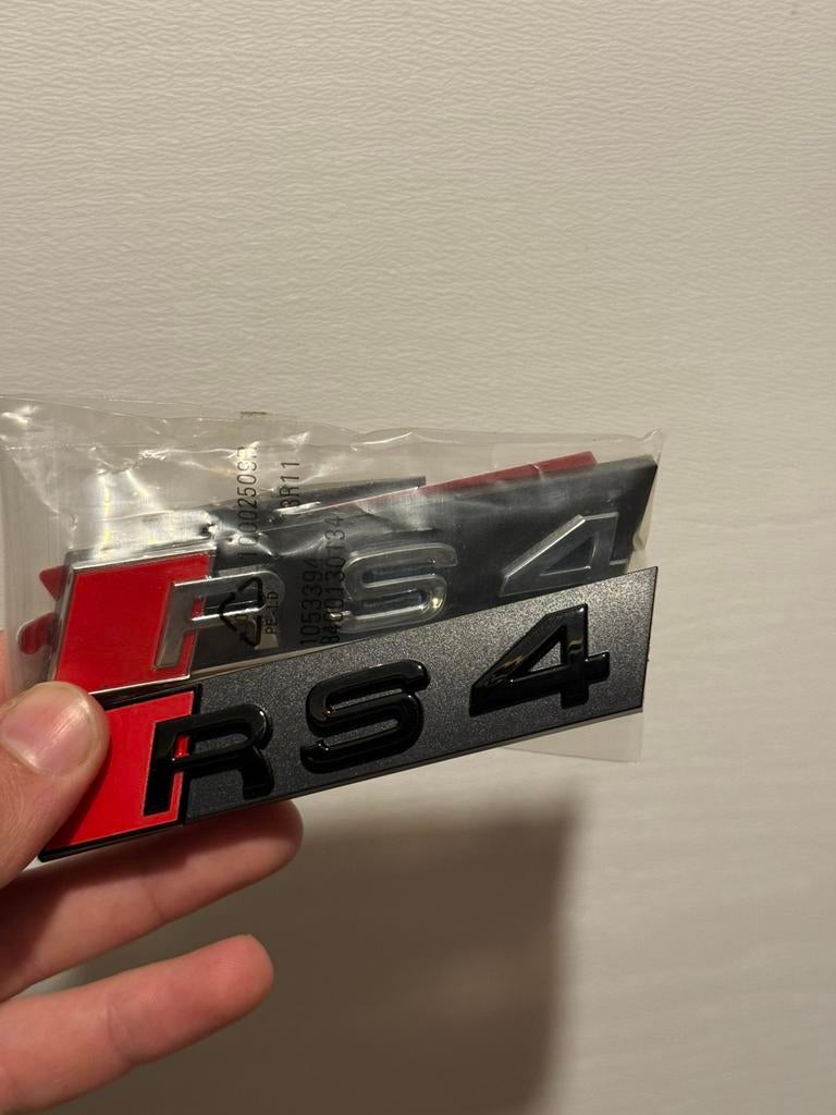 Audi RS4 Grill Embleem Badge - Nieuw -OEM Look - Compleet, Ophalen of Verzenden, Zo goed als nieuw