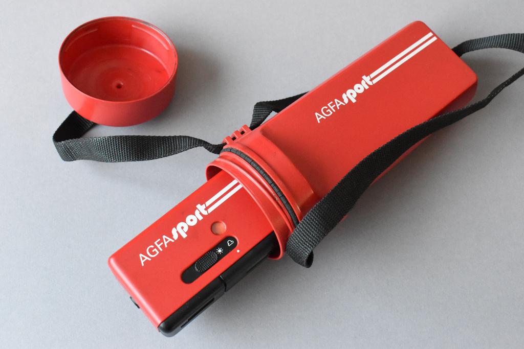 Agfa Sport, analoge 110 camera, inclusief Koker en Flitser, Ophalen of Verzenden, Gebruikt, Compact, Overige Merken