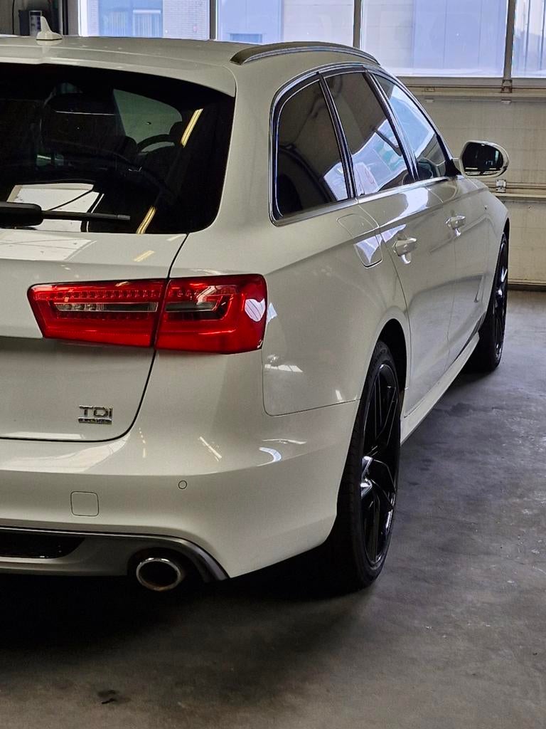 Audi A6 3.0TDI 150KW Avant Quat S-tr 2012 Wit, Auto's, Automaat, Stof, 1800 kg, Zwart