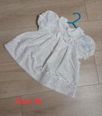 Schattig wit babyjurkje met borduursels - Maat 86, Meisje, Jurkje of Rokje, Ophalen of Verzenden, Zo goed als nieuw