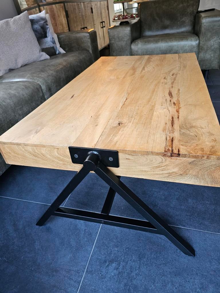 Salontafel van mangohout, Huis en Inrichting, Tafels | Salontafels, Overige houtsoorten, 100 tot 150 cm, Zo goed als nieuw, Minder dan 50 cm