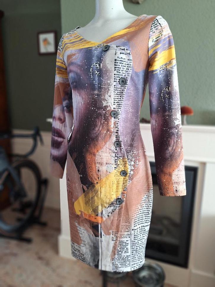 Eroke gezicht print paars geel jurk M 38, Kleding | Dames, Jurken, Zo goed als nieuw, Maat 38/40 (M), Paars, Knielengte, Verzenden