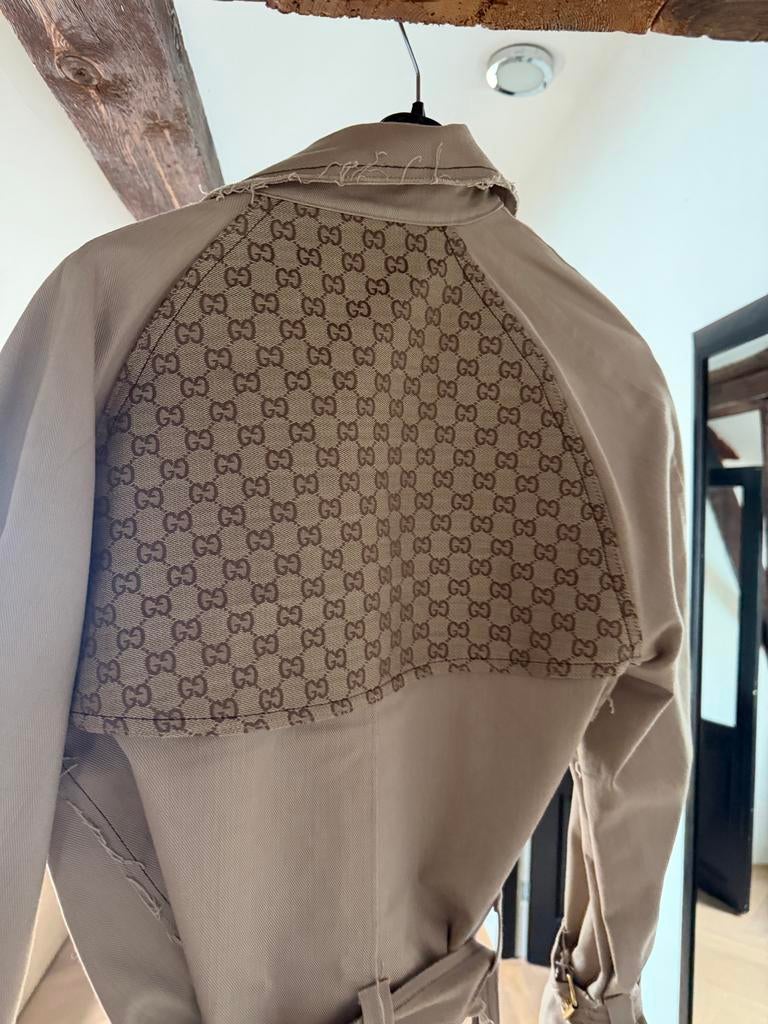 Revived beige trenchcoat met Gucci stuk, Ophalen of Verzenden, Zo goed als nieuw, Maat 38/40 (M), Beige