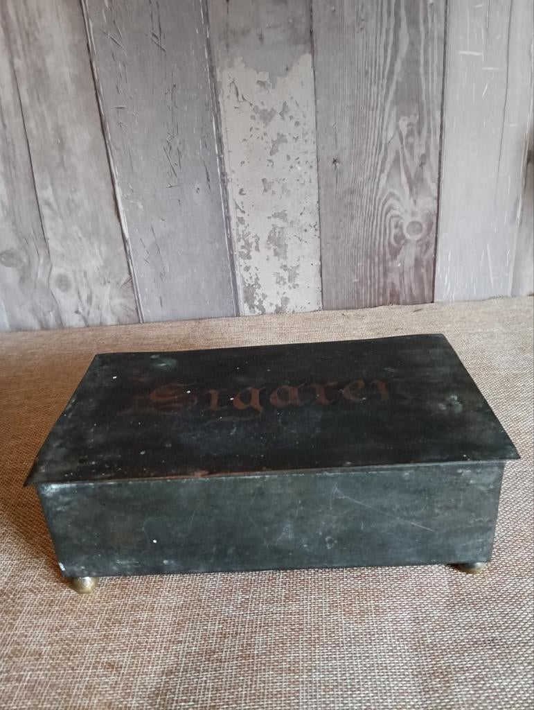 Metalen oud sigaren blik met houten binnenkant, Antiek en Kunst, Ophalen of Verzenden