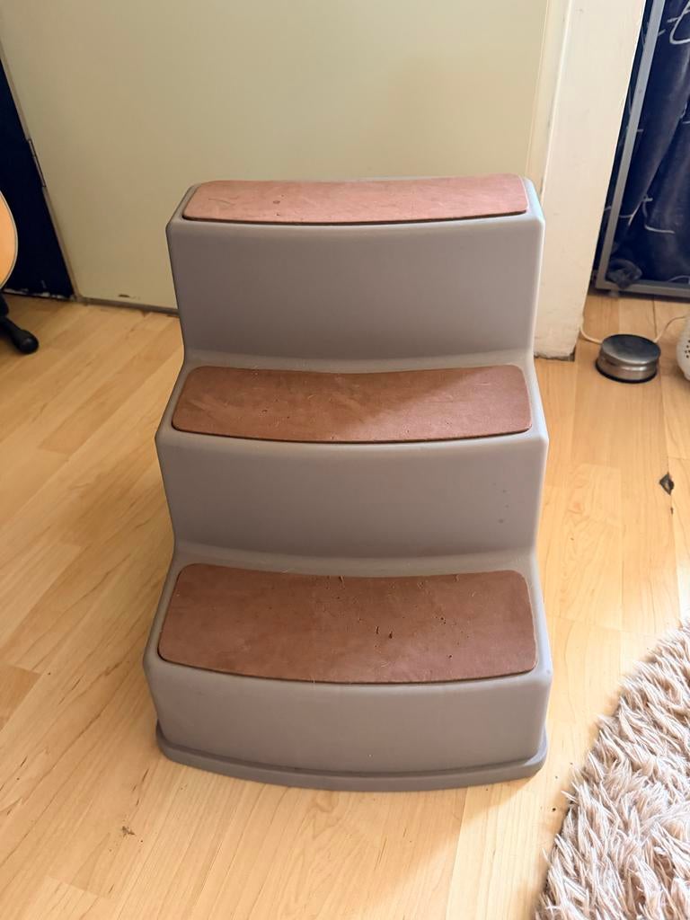 Honden trapje, Ophalen