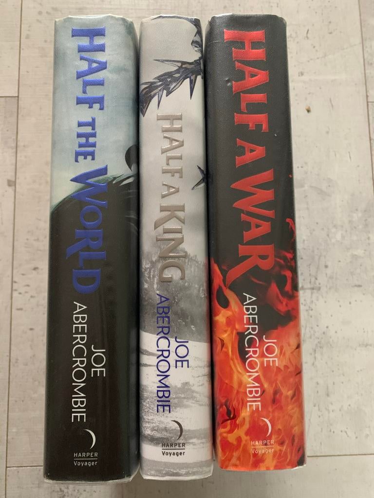 Joe Abercrombie - Half the World Trilogie - Gesigneerd, Ophalen of Verzenden, Zo goed als nieuw