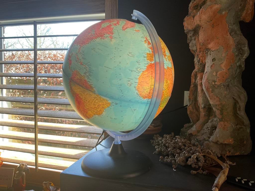 Mooie globe / wereldbol met verlichting, Ophalen of Verzenden, Zo goed als nieuw