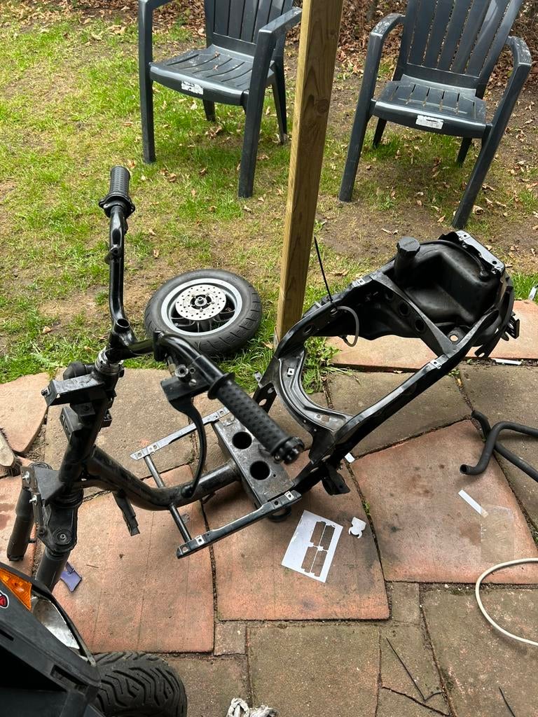 Zip frame zonder 123 met stuur voorvork etc, Ophalen of Verzenden, Zo goed als nieuw, Overige typen