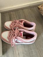 Nike Dunk Low Pink Glaze - Maat 38.5 - Ongedragen, Kleding | Dames, Schoenen, Ophalen, Nieuw, Roze, Sneakers of Gympen