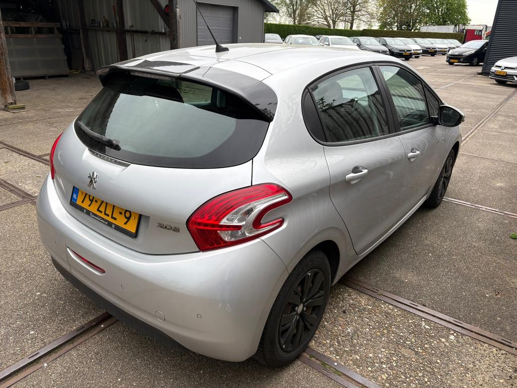Peugeot 208 1.2 VTi Blue Lease, Voorwielaandrijving, Euro 5, Gebruikt, 31 €/maand
