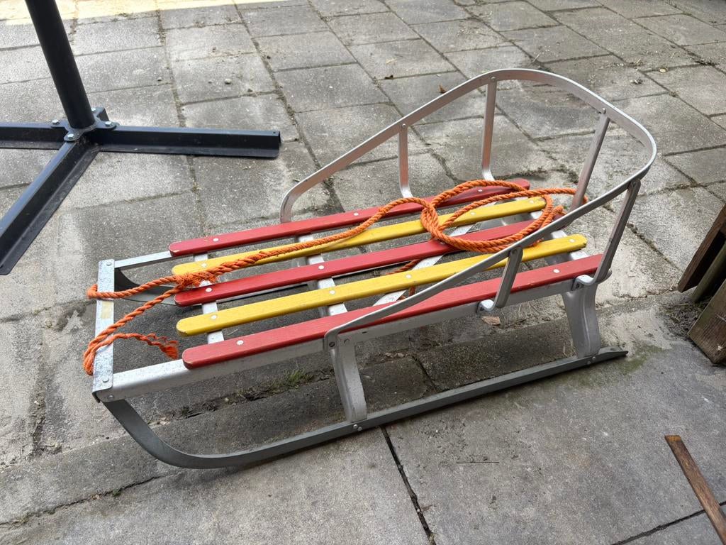 Aluminium slee met zitje, Kinderen en Baby's, Speelgoed | Buiten | Sleeën, Ophalen, Rugleuning, Gebruikt
