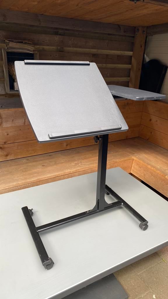 Zwarte laptop tafel, Computers en Software, Laptoptafels, Ophalen, Zo goed als nieuw