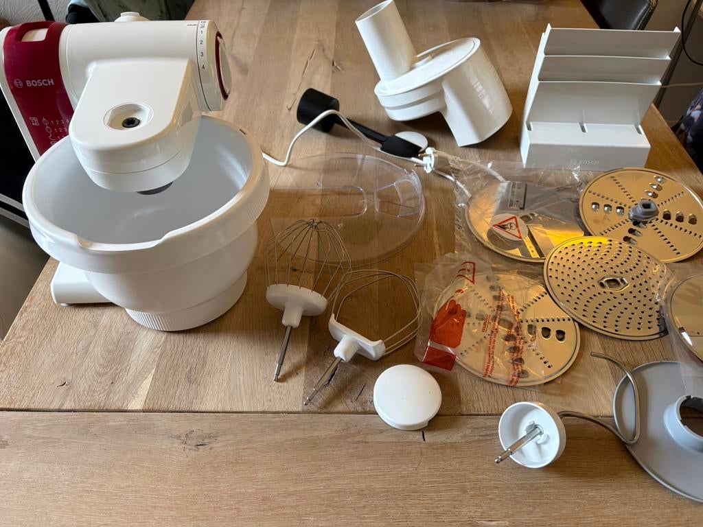 Bosch keukenmachine MUM4825/05 + complete set, 4 liter of meer, Ophalen, Zo goed als nieuw, 3 snelheden of meer
