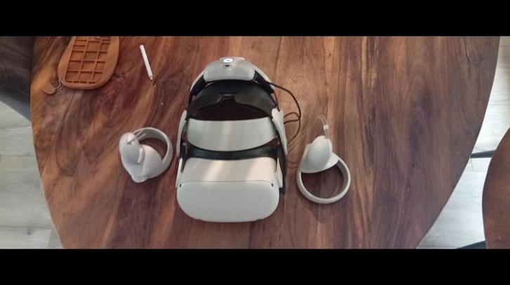 Meta Quest 2 met BoboVR M2 Pro en extra accu, Spelcomputers en Games, Virtual Reality, Zo goed als nieuw, Overige platformen, VR-bril