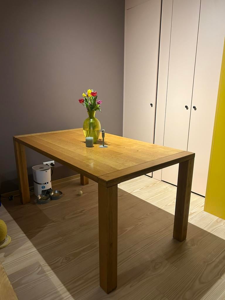Wooden dining table – solid and spacious, Huis en Inrichting, Ophalen, 50 tot 100 cm, Zo goed als nieuw, 150 tot 200 cm