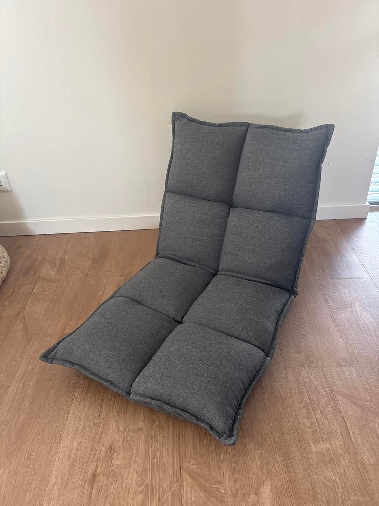 Verstelbaar Grondstoeltje - Grijs, Huis en Inrichting, Stoelen, Ophalen, Zo goed als nieuw, Eén, Stof