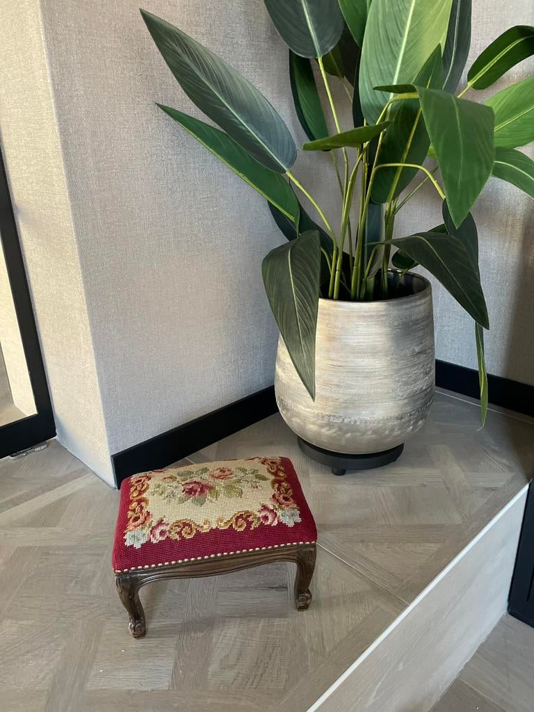 Vintage voetenbankje met geborduurde stoffering, Ophalen of Verzenden