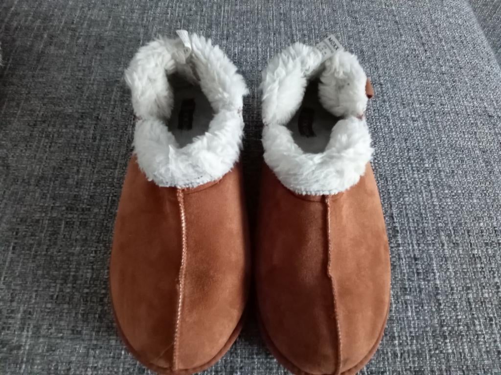 Pantoffels, Ophalen of Verzenden, Zo goed als nieuw, Zwart, Pantoffels of Sloffen