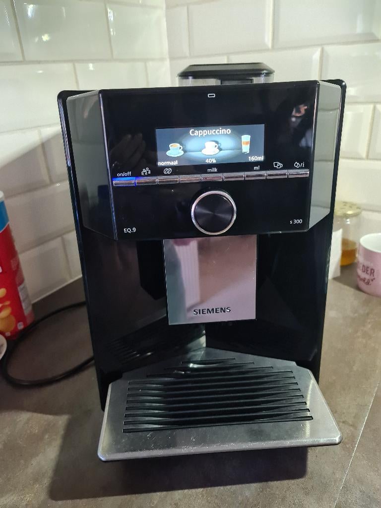 Siemens EQ9 S300 volautomatische koffiemachine, Witgoed en Apparatuur, Koffiezetapparaten, Gebruikt, Gemalen koffie, Koffiebonen