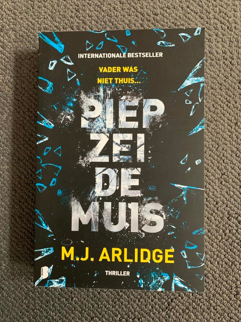 Piep zei de muis - M.J. Arlidge, Boeken, Ophalen of Verzenden, Gelezen, Europa overig