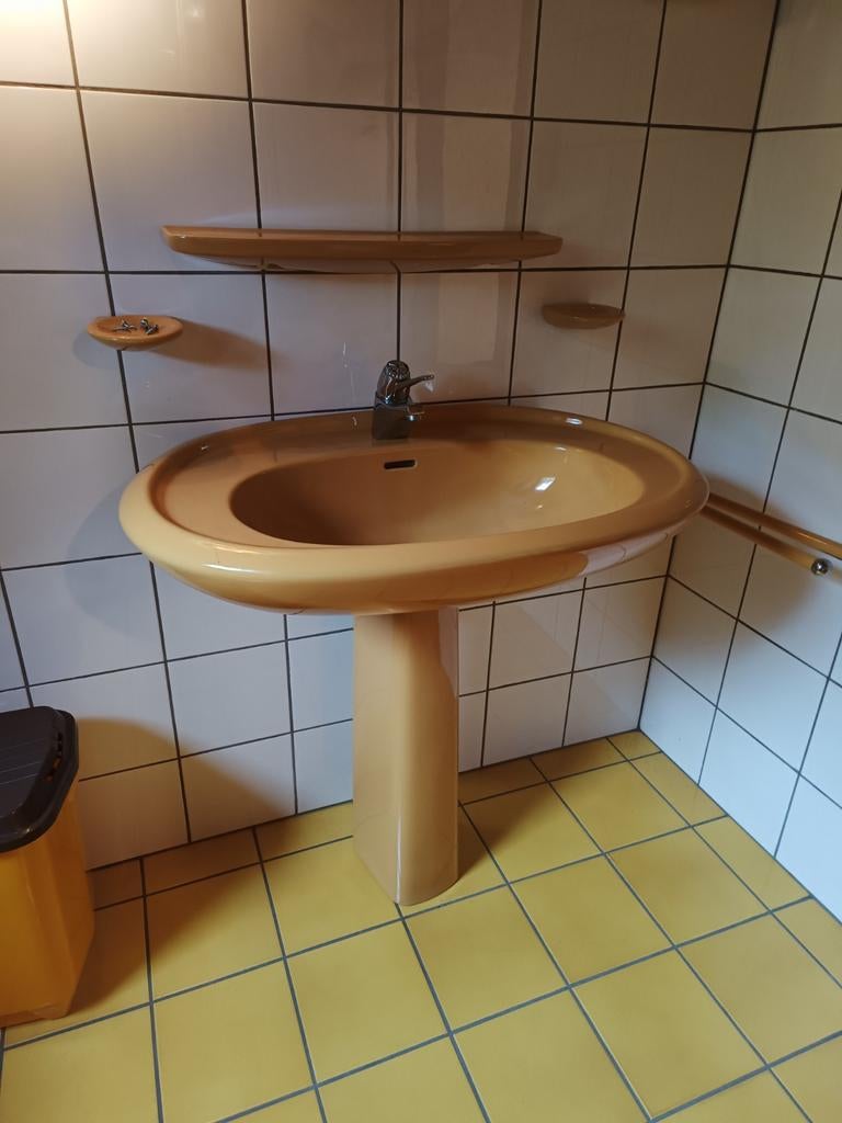 Vintage retro badkamer, wastafel en toebehoren, Huis en Inrichting, Badkamer | Badkamermeubels, Ophalen, Zo goed als nieuw, Wasbak of Wastafel