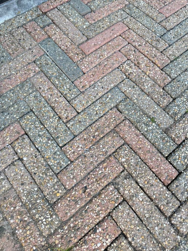 Ca 40m2 tuin bestrating gratis afhalen, Tuin en Terras, Tegels en Klinkers, Ophalen of Verzenden, Zo goed als nieuw, Beton, Klinkers