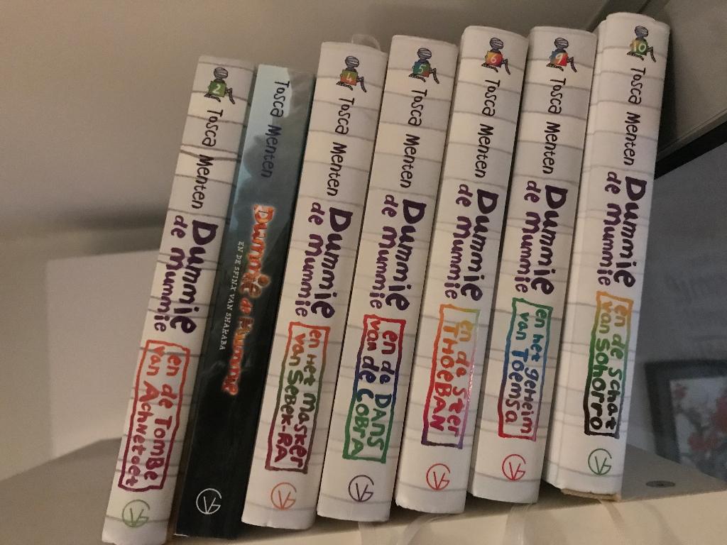 Dummie de Mummie verschillende boeken (2-6/9+10), Ophalen of Verzenden, Zo goed als nieuw, Tosca Menten