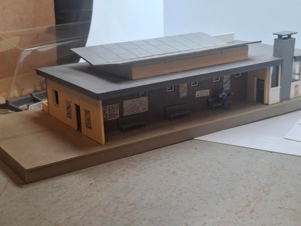 Modern station ho, Hobby en Vrije tijd, Modeltreinen | H0, Gebruikt, Gelijkstroom of Wisselstroom, Brug, Tunnel of Gebouw, Ophalen of Verzenden