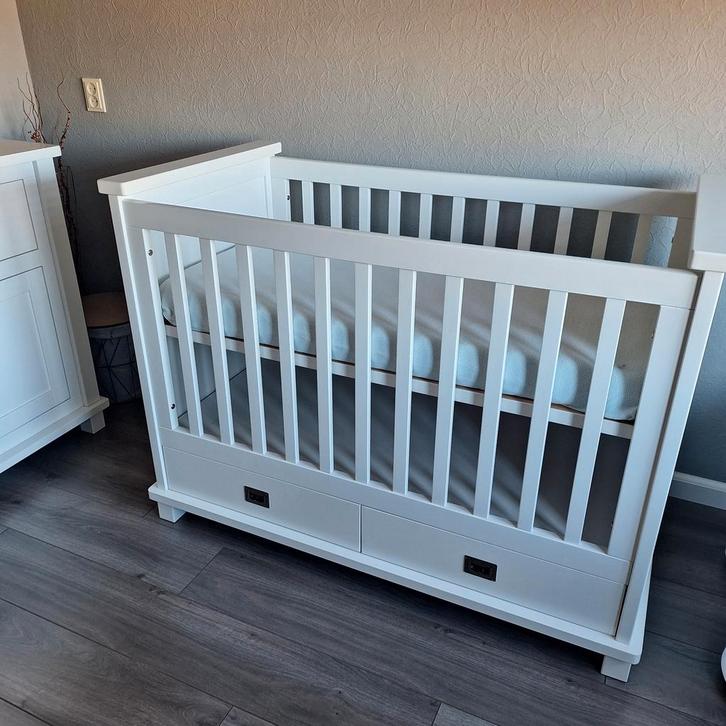 Kidmill baby peuterbed met hoeslaken en dekbedovertrek, Kinderen en Baby's, Babywiegjes en Ledikanten, Zo goed als nieuw, Ledikant