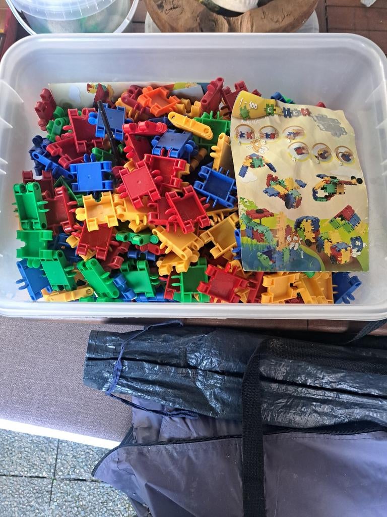 Grote doos met bouwblokken - Abrick / Overige merken, Kinderen en Baby's, Speelgoed | Bouwstenen, Ophalen of Verzenden, Gebruikt