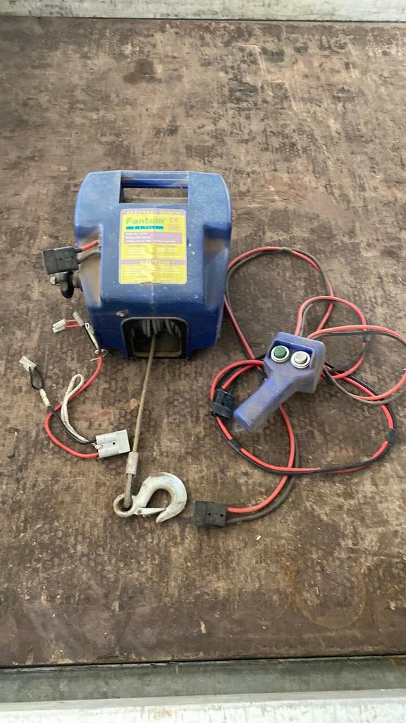 Electrische lier 12v, Doe-het-zelf en Verbouw, Lieren en Takels, Ophalen of Verzenden, Zo goed als nieuw