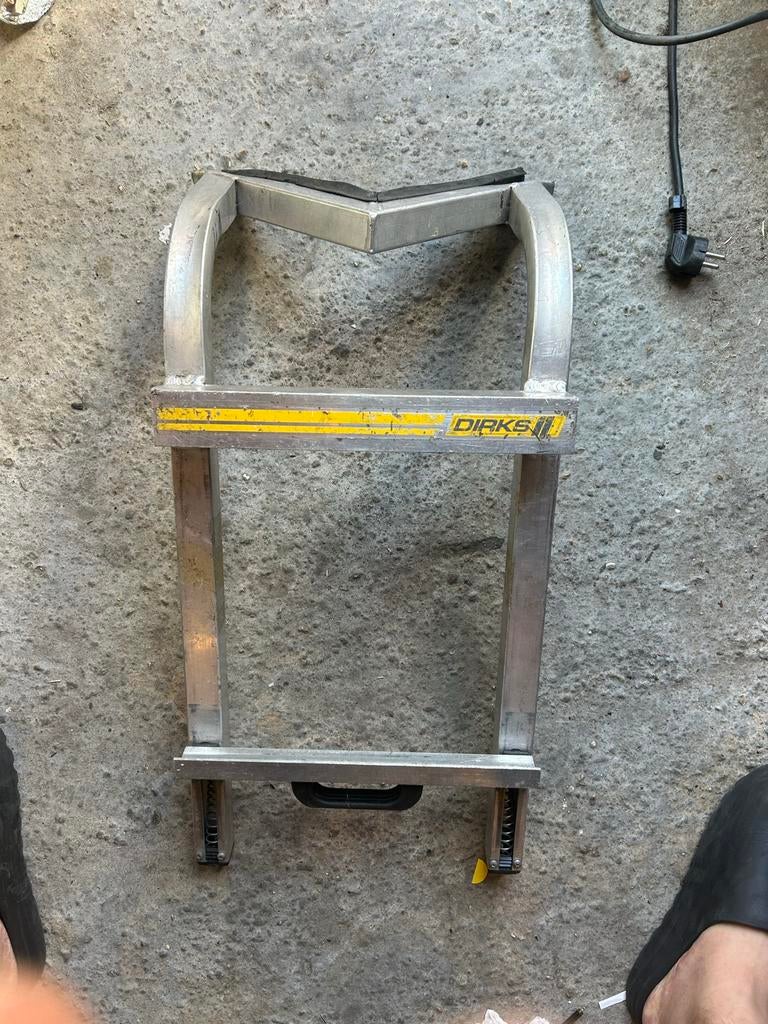 Paal afstandhouder voor ladder met treden - Dirks, Doe-het-zelf en Verbouw, Ophalen, Gebruikt, Ladder, 4 meter of meer
