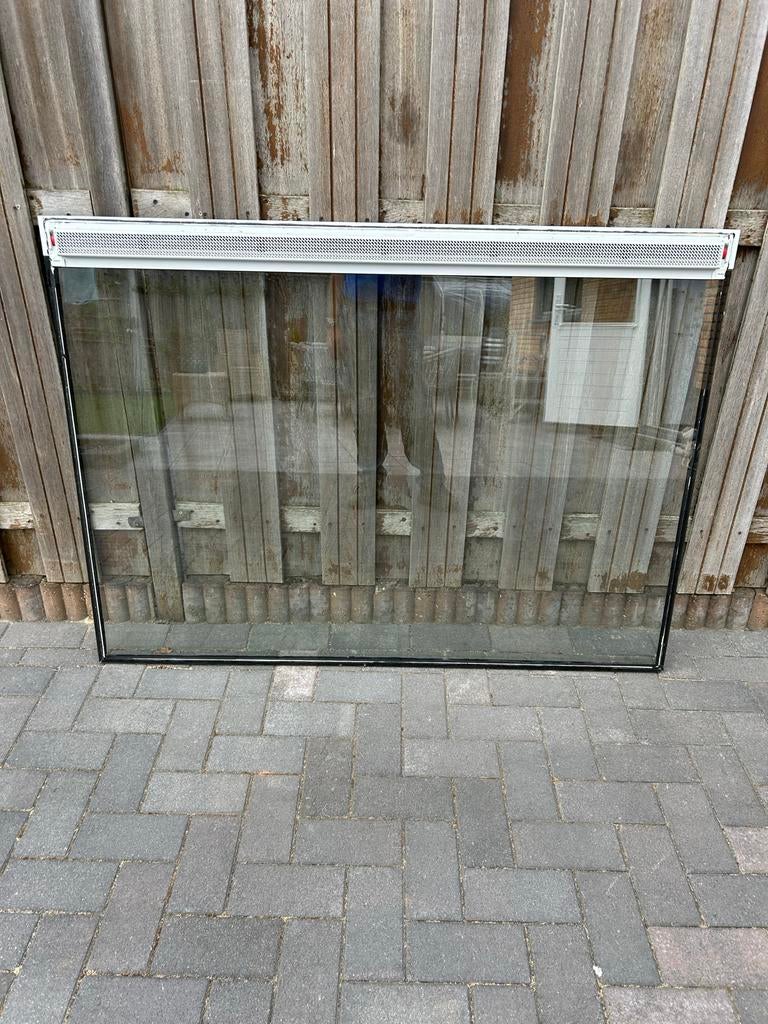 Dubbel glas ruit met ventilatierooster (138,5 x 102  cm), Doe-het-zelf en Verbouw, Glas en Ramen, Gevelraam of Ruit, Gebruikt