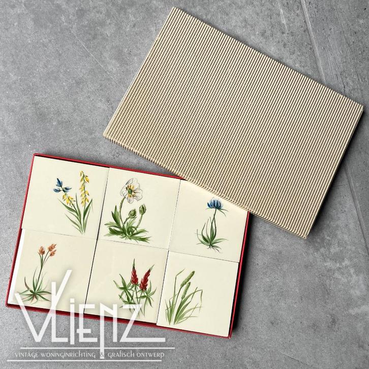Vintage set tegeltjes, tegels bloemen in doosje, Antiek en Kunst, Curiosa en Brocante, Ophalen of Verzenden