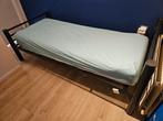 Eenpersoonsbed met zwart metalen frame, Ophalen, Gebruikt, 90 cm, Eenpersoons