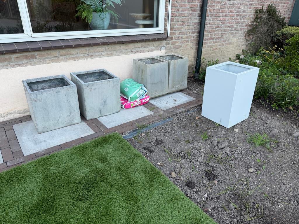 Plantenbakken set van 5 - 4 x beton, 1 x aluminium, Tuin en Terras, Bloembakken en Plantenbakken, Ophalen, Gebruikt, Minder dan 60 cm